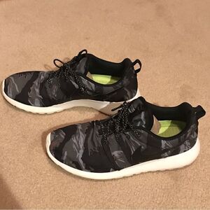 Nike Roshe run sneakers 